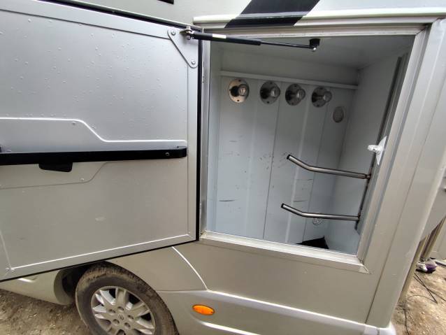 Furgoneta para caballos MTM  2012 De segunda mano