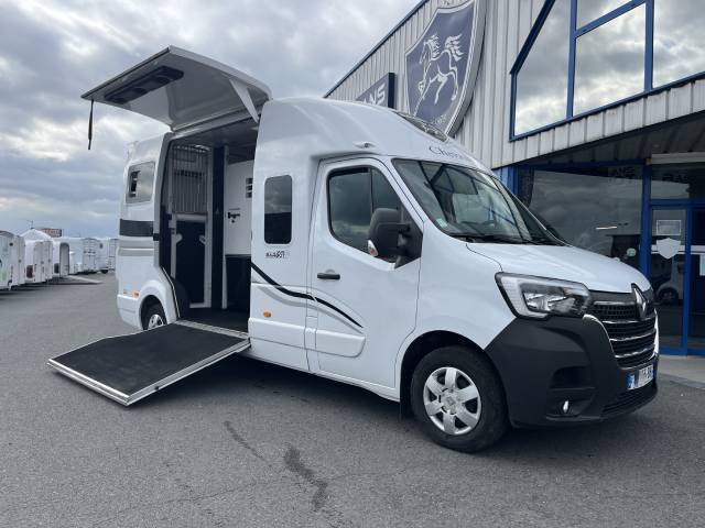 Furgoneta para caballos Barbot master 2021 De segunda mano