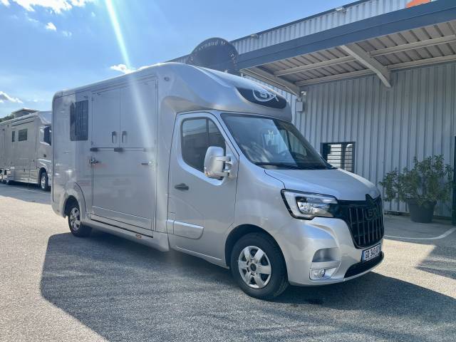 Furgoneta para caballos STX  2021 De segunda mano