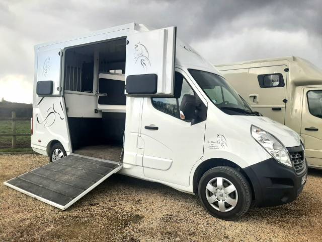 Furgoneta para caballos Renault Master 2018 De segunda mano