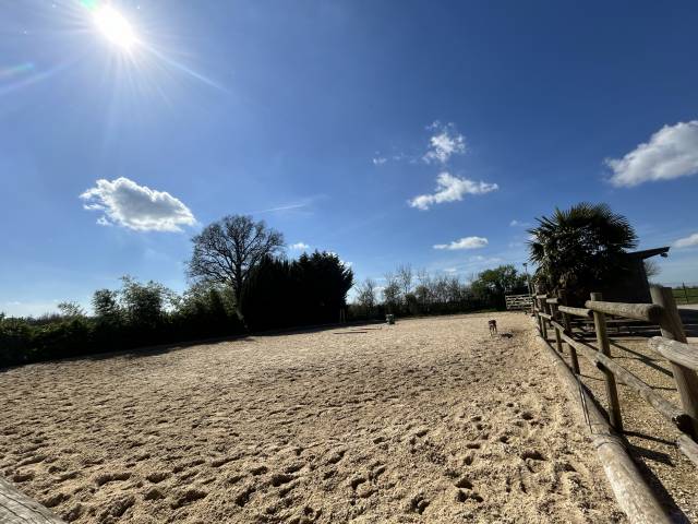 Centro ecuestre En venta Deux-S&egrave;vres