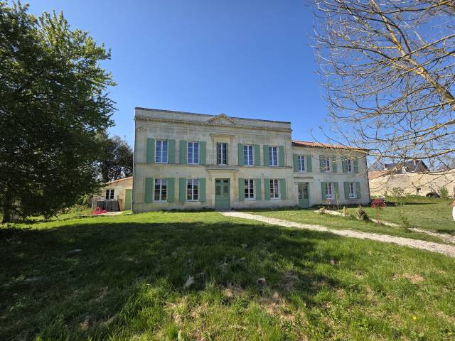 Bonita residencia ecuestre En venta Charente Mar&iacute;timo