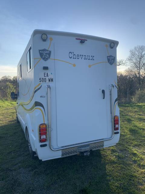 Furgoneta para caballos Barbot Renault MASTER 2.3L DCI 165CV TWIN TURBO 2016 De segunda mano