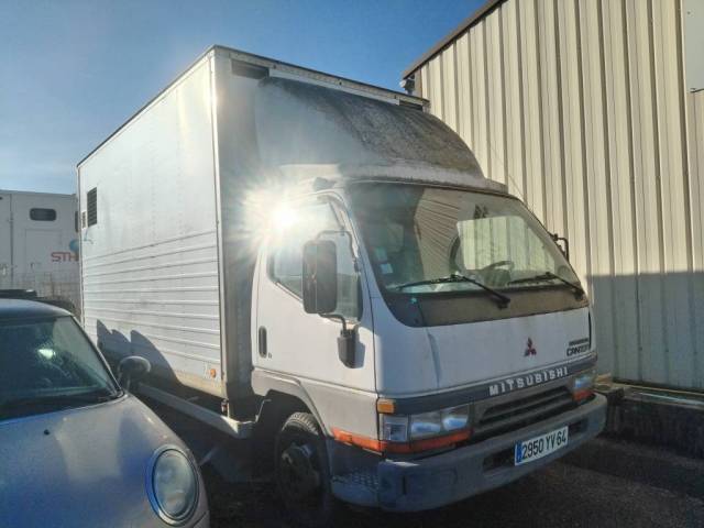 Furgoneta para caballos Mitsubishi canter 1999 De segunda mano