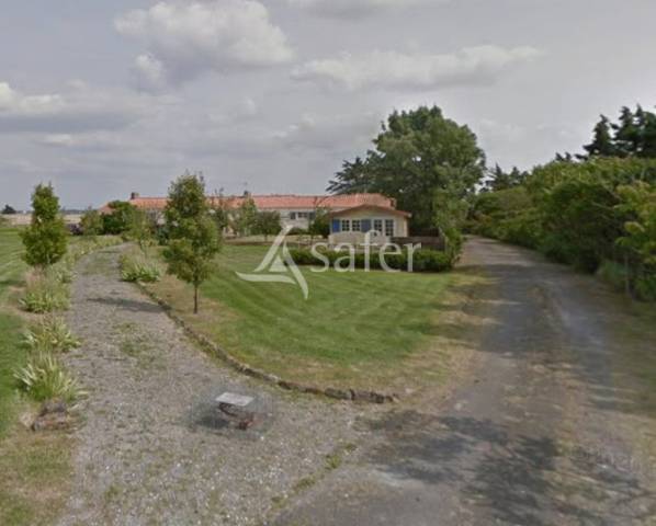 Propiedad ecuestre En venta Vend&eacute;e