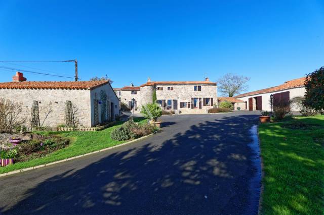 Propiedad ecuestre En venta Vend&eacute;e