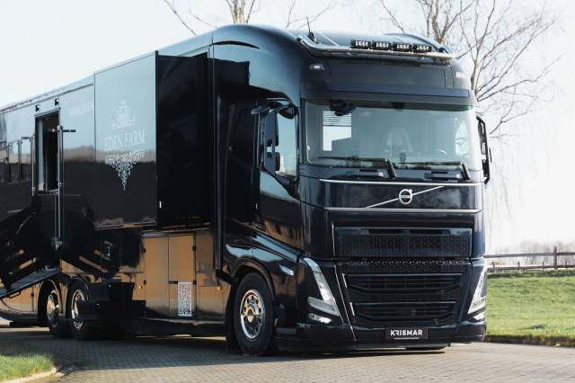 Cami&oacute;n para caballos Volvo  2022 De segunda mano