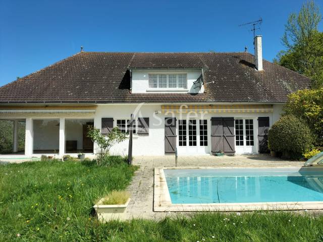 Explotaci&oacute;n agr&iacute;cola En venta Vend&eacute;e