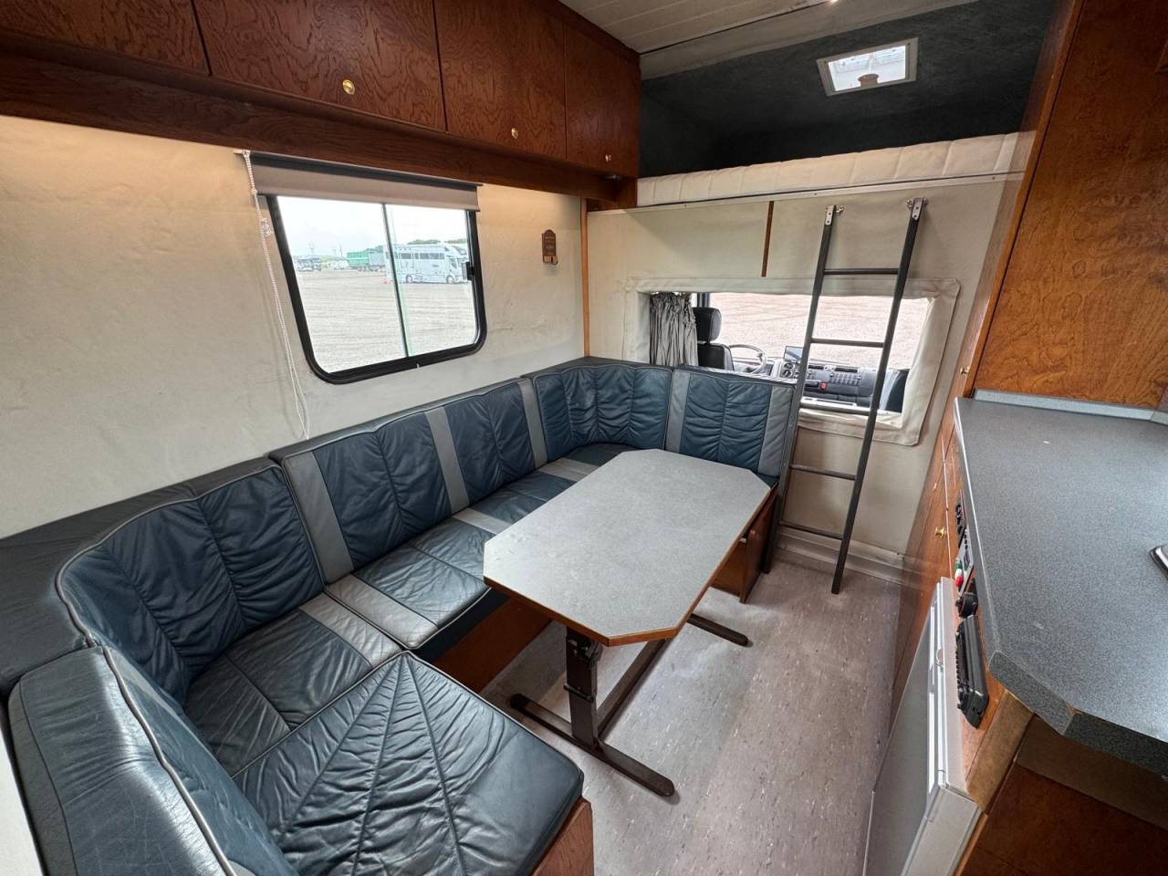 Cami&oacute;n para caballos Mercedes 15.280 2000 De segunda mano