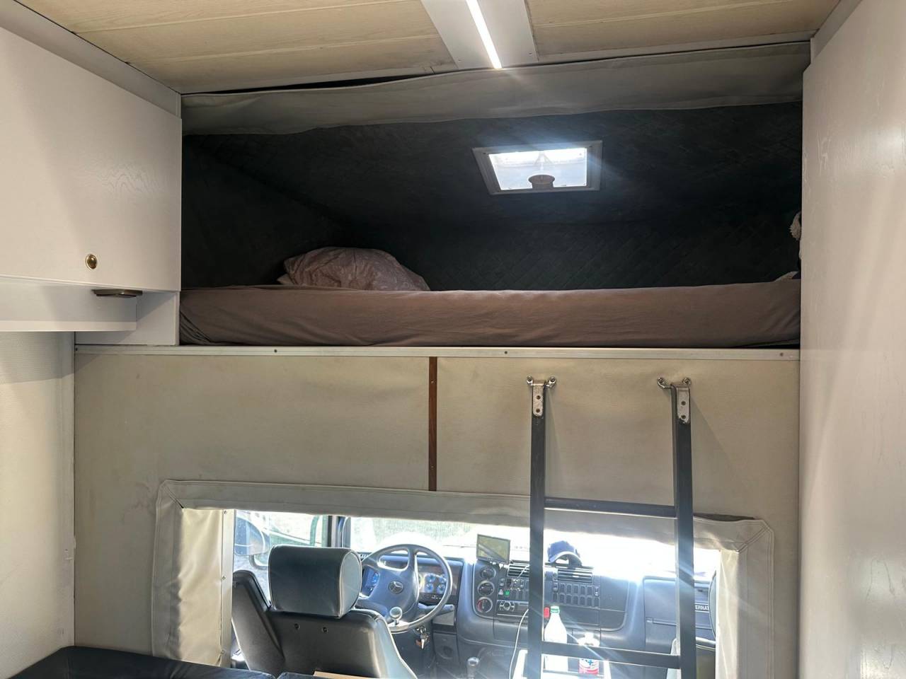 Cami&oacute;n para caballos Mercedes 15.280 2000 De segunda mano