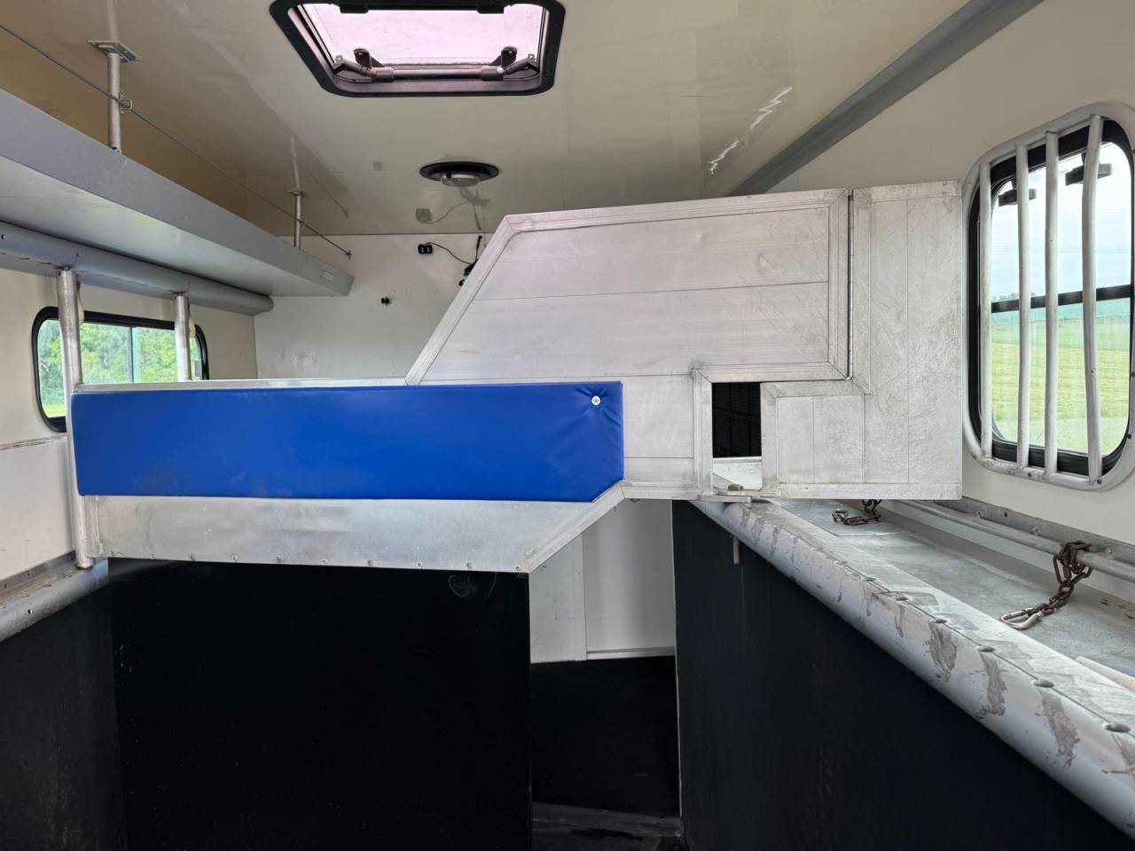 Cami&oacute;n para caballos Mercedes 15.280 2000 De segunda mano