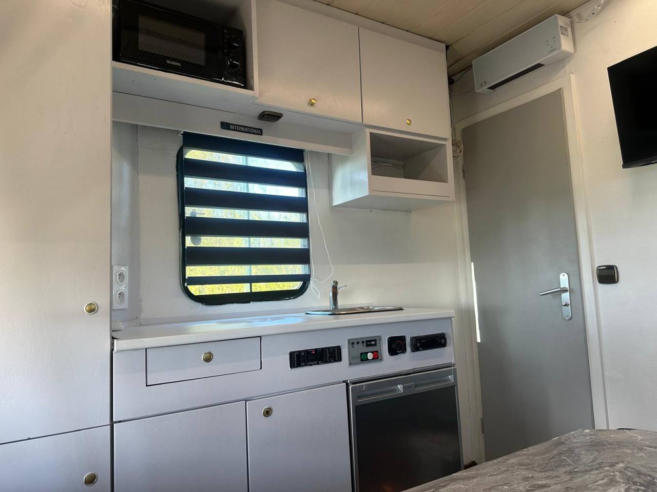 Cami&oacute;n para caballos Mercedes 15.280 2000 De segunda mano