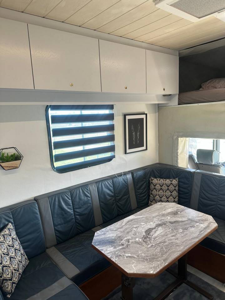 Cami&oacute;n para caballos Mercedes 15.280 2000 De segunda mano