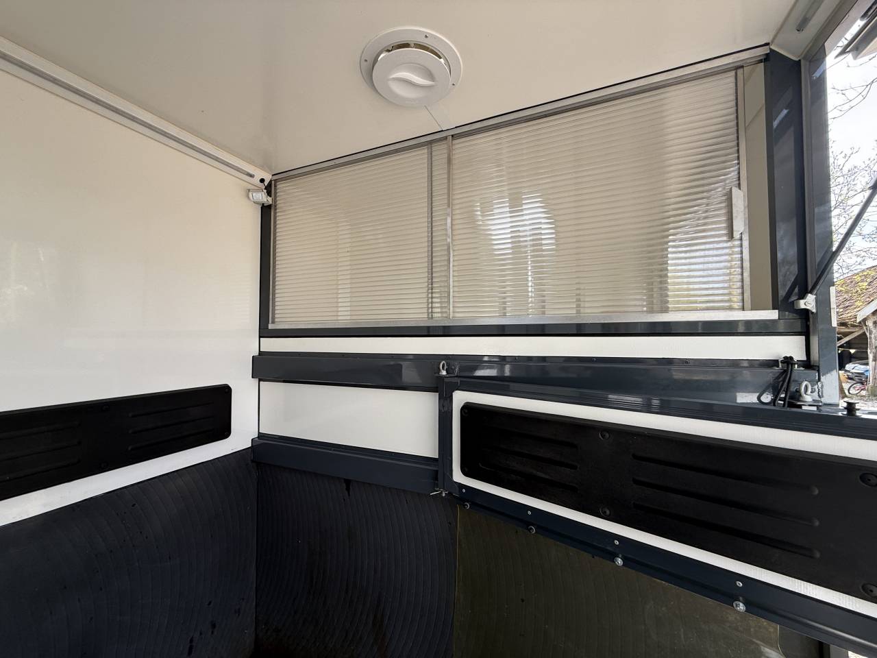 Furgoneta para caballos Renault Master 2022 De segunda mano