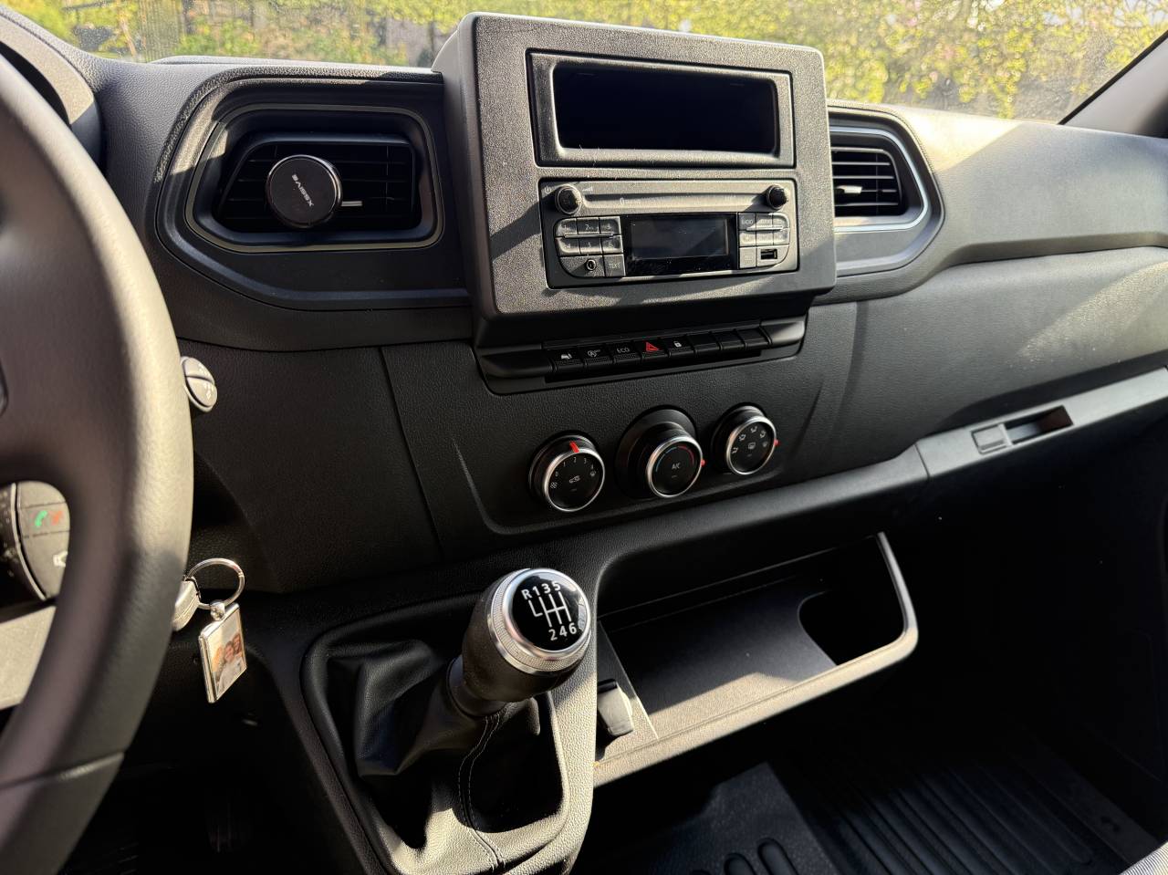 Furgoneta para caballos Renault Master 2022 De segunda mano