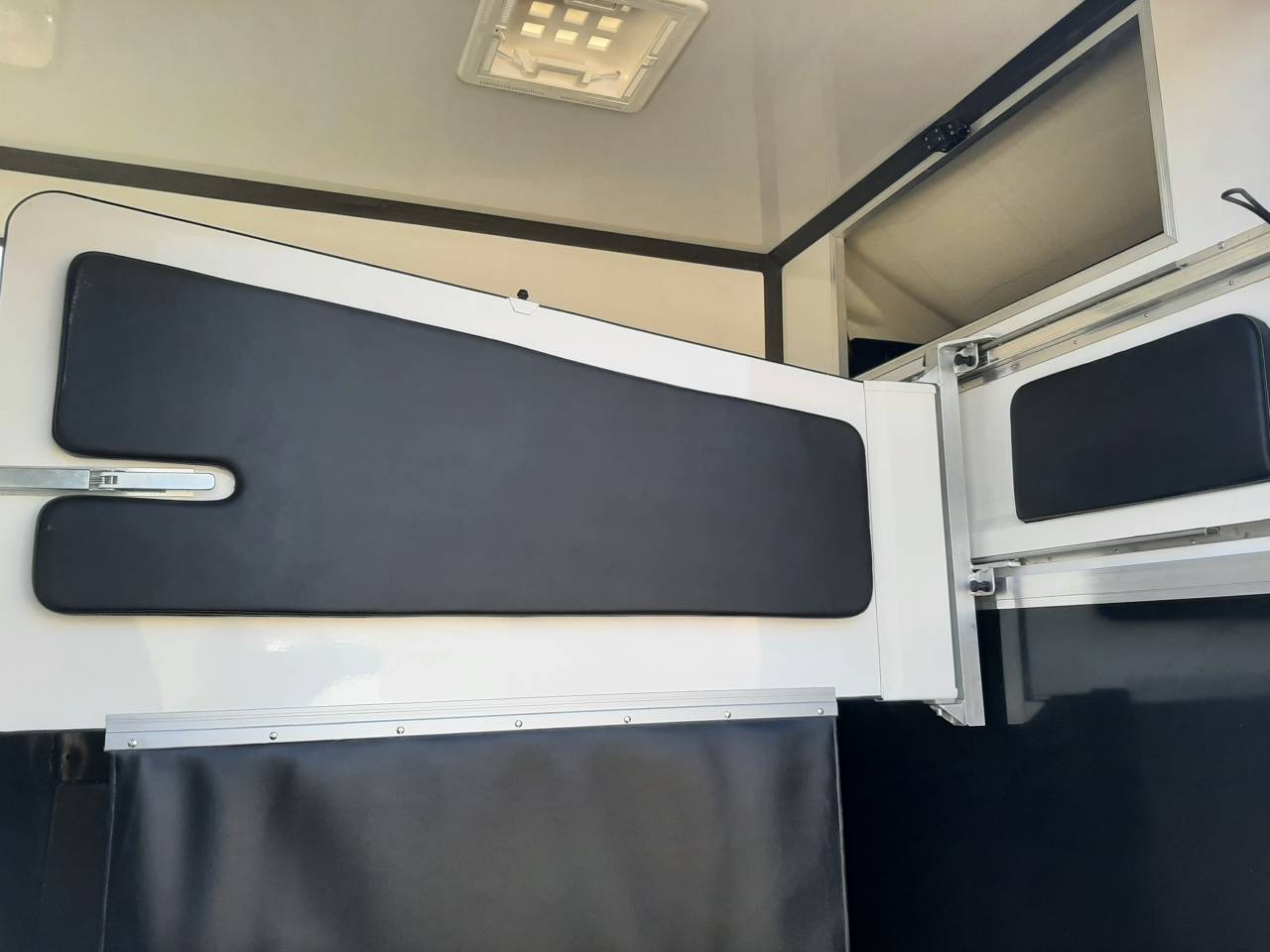 Furgoneta para caballos Renault Master 2016 De segunda mano