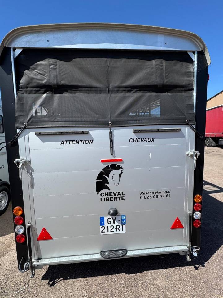 Van caballos Cheval Libert&eacute; MAXI 4  4 Caballos 2024 De segunda mano