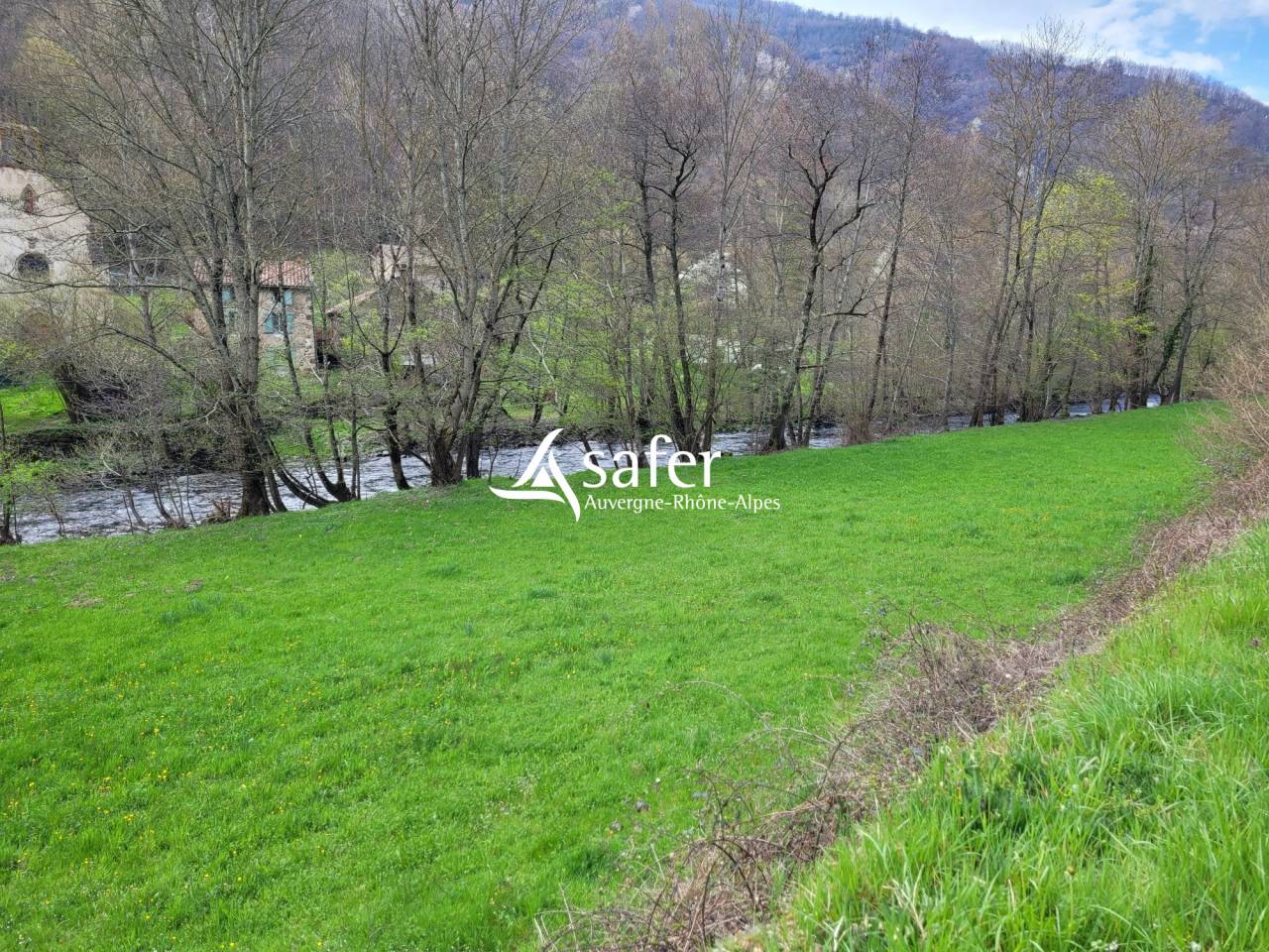 Explotaci&oacute;n agr&iacute;cola En venta Cantal
