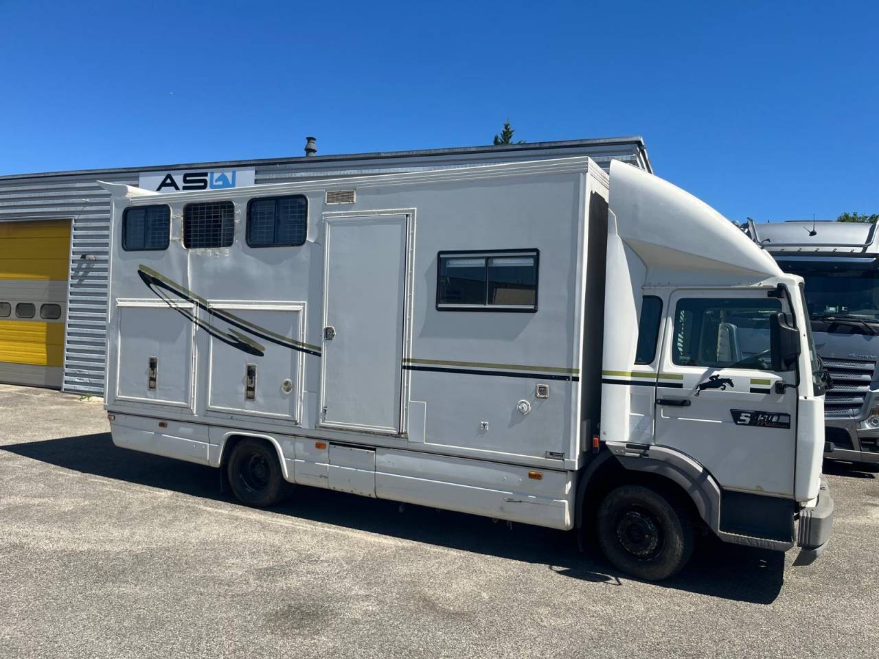 Cami&oacute;n para caballos Renault S150 Midliner 1995 De segunda mano