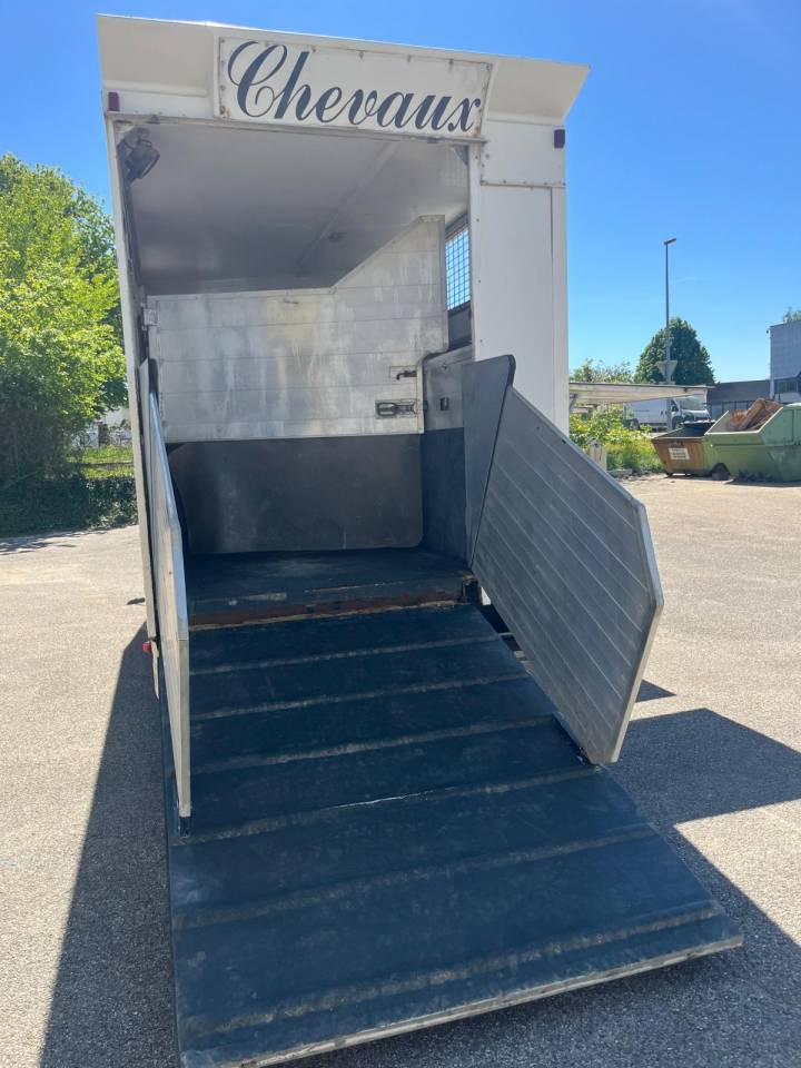 Cami&oacute;n para caballos Renault S150 Midliner 1995 De segunda mano