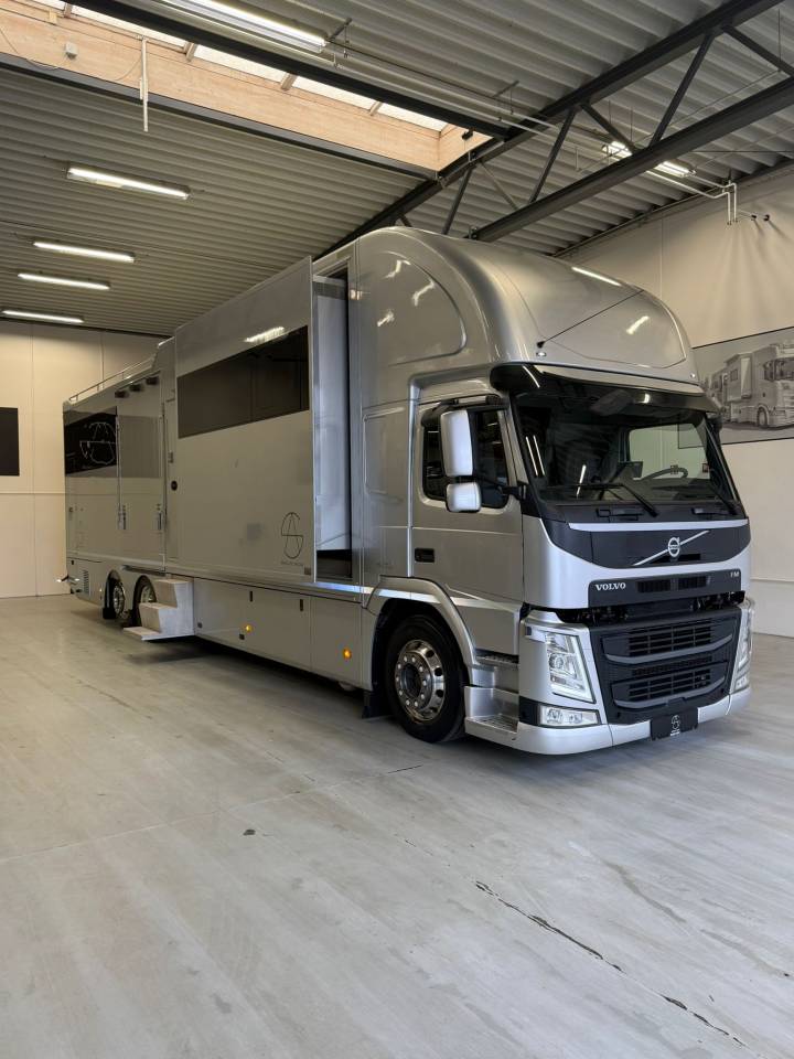 Cami&oacute;n para caballos Volvo MTM 2015 De segunda mano