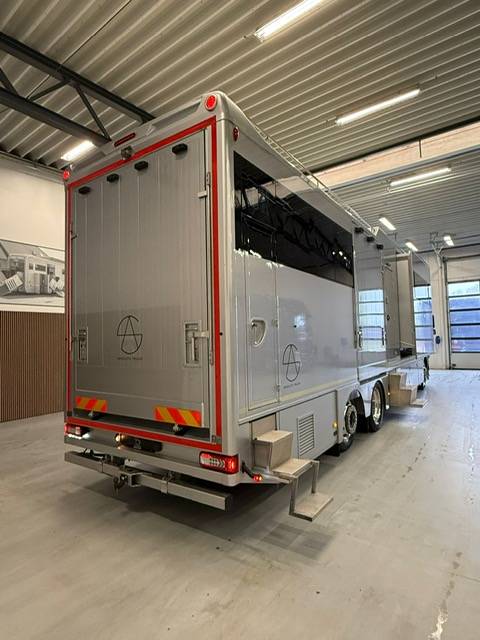 Cami&oacute;n para caballos Volvo MTM 2015 De segunda mano