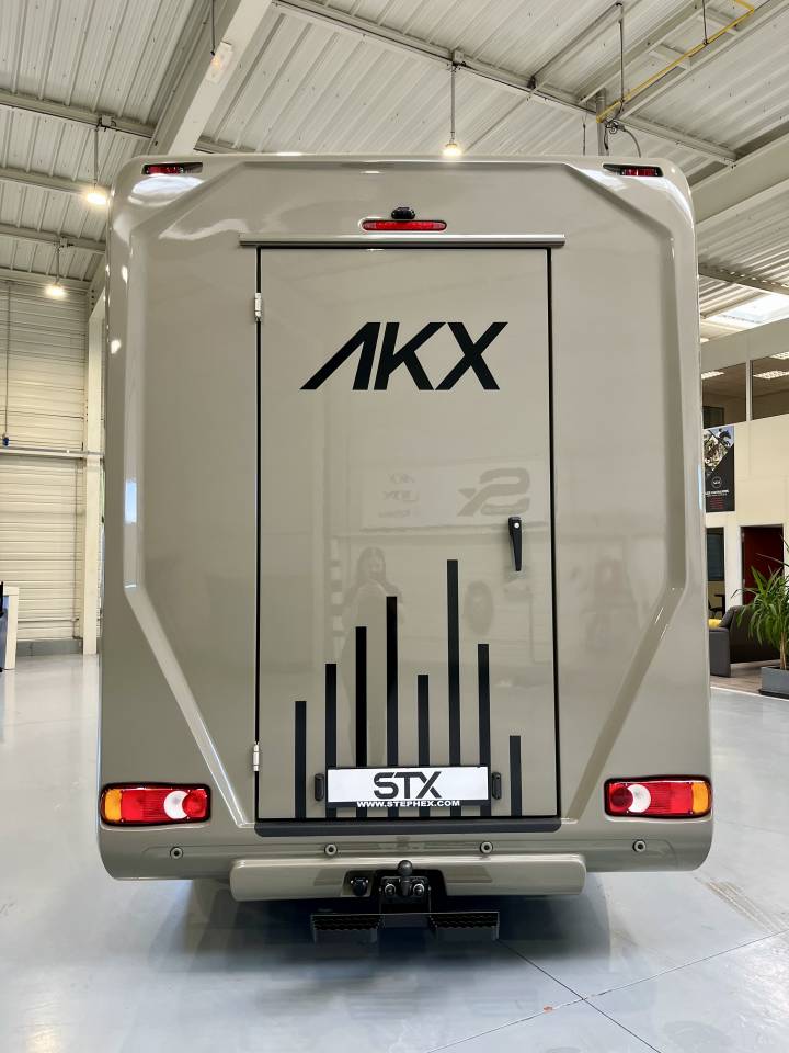 Furgoneta para caballos AKX  2026 Nuevo