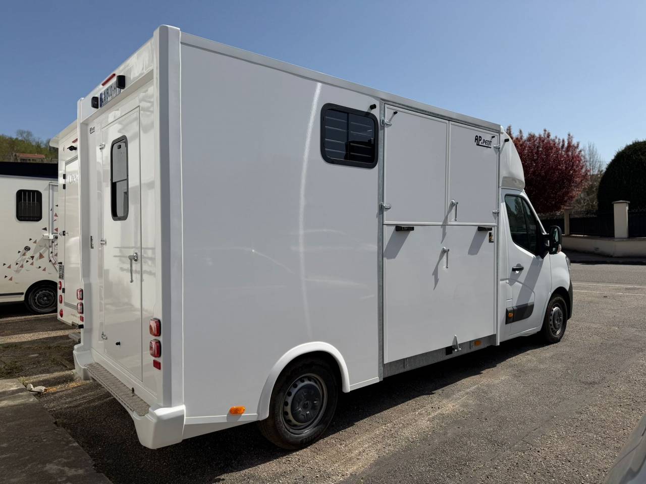 Furgoneta para caballos AP Petit  2022 De segunda mano