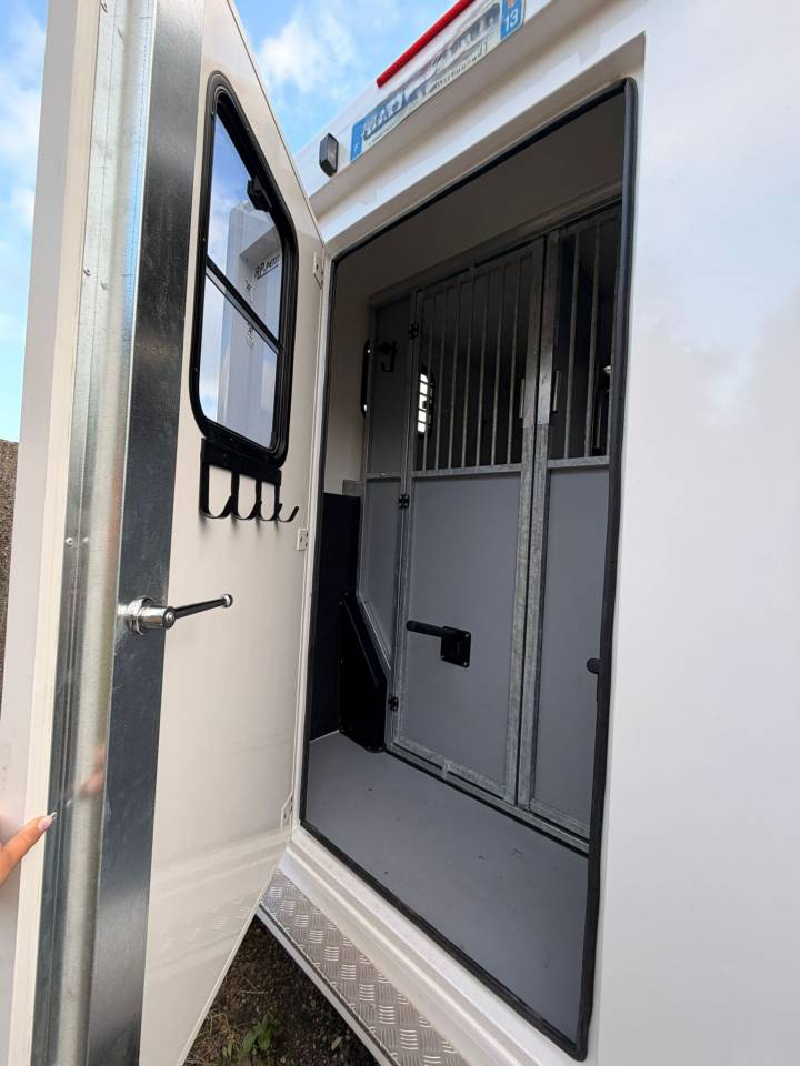 Furgoneta para caballos AP Petit  2022 De segunda mano
