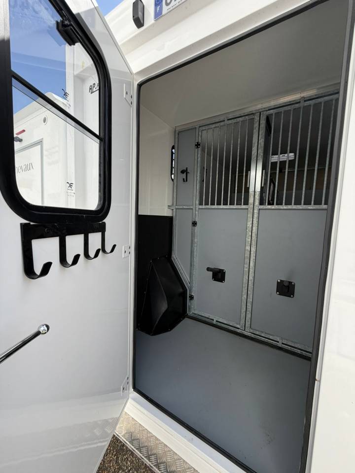 Furgoneta para caballos AP Petit  2021 De segunda mano
