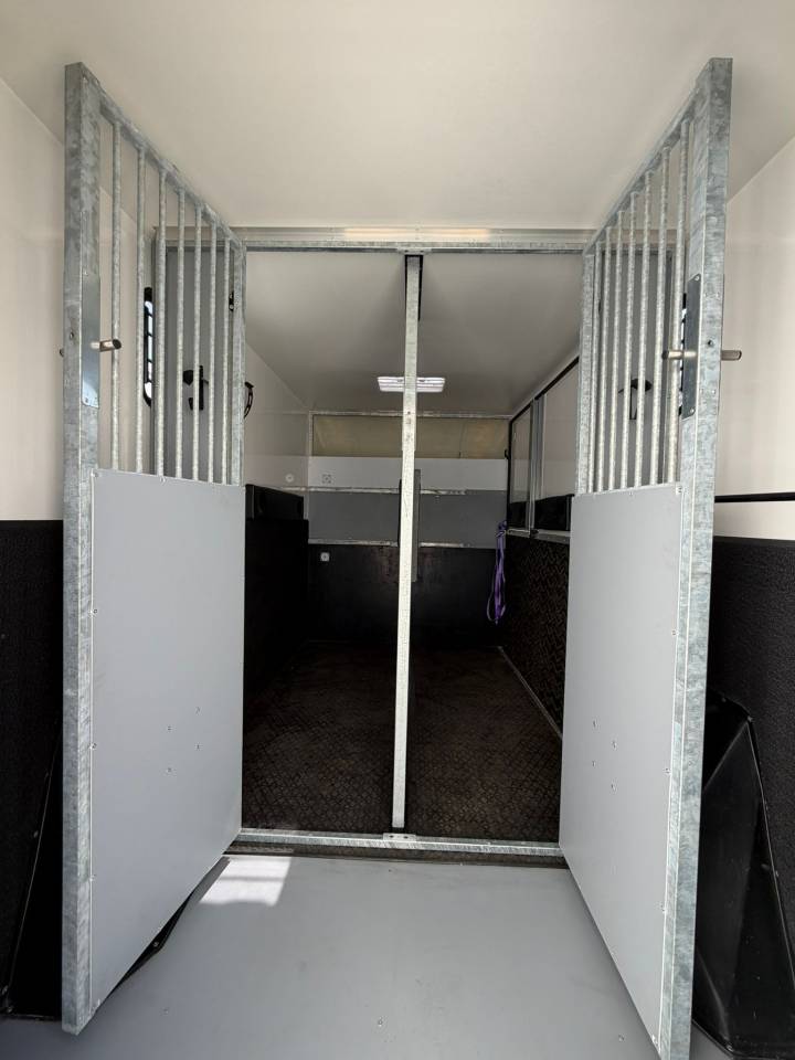 Furgoneta para caballos AP Petit  2021 De segunda mano
