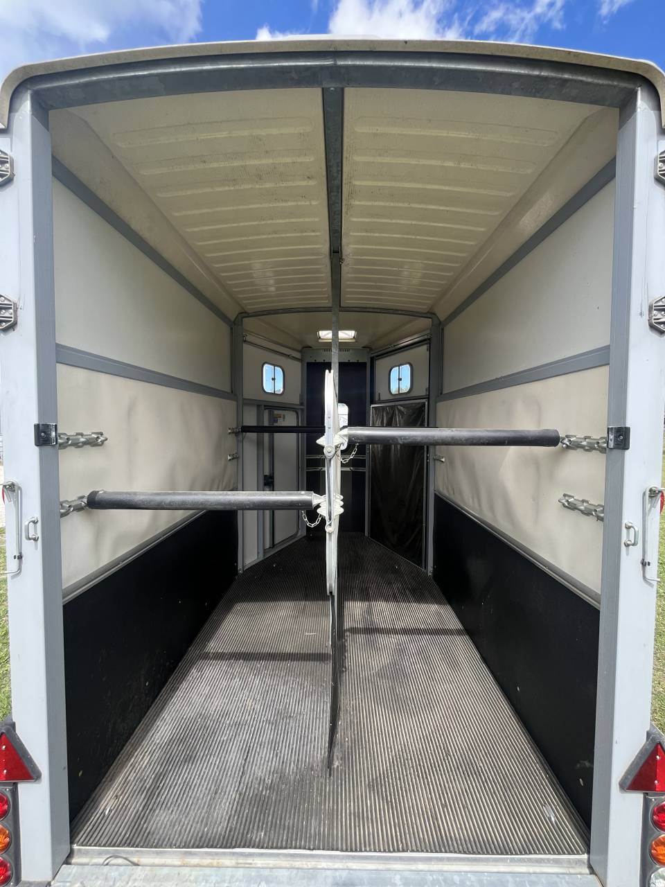 Van caballos Ifor Williams  2 Caballos 2018 De segunda mano