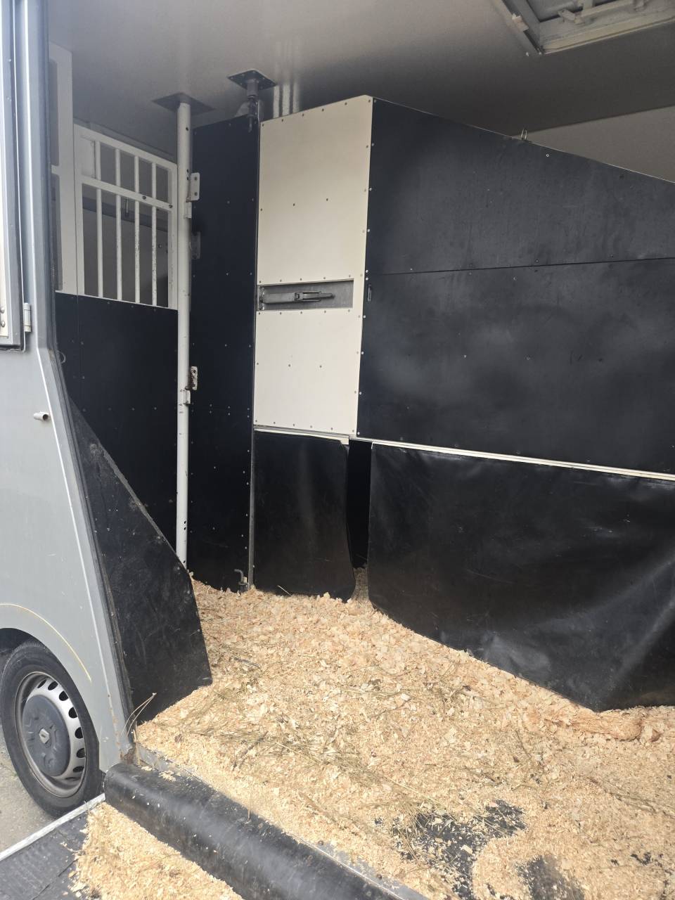 Furgoneta para caballos Renault Master 2014 De segunda mano