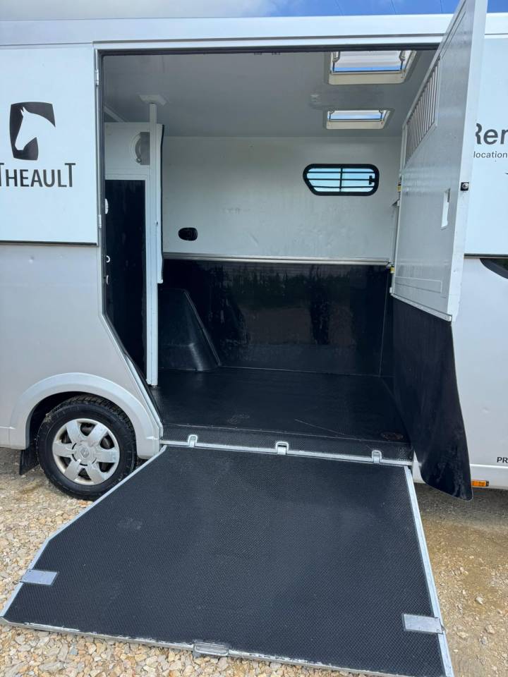 Furgoneta para caballos Renault Master  2017 De segunda mano