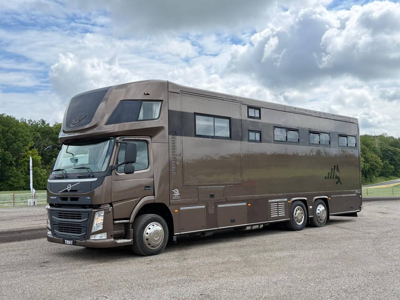 Cami&oacute;n para caballos EQUIX VOLVO 2016 De segunda mano