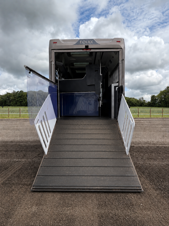 Cami&oacute;n para caballos EQUIX VOLVO 2016 De segunda mano