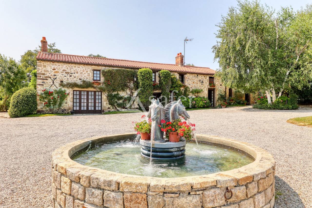 Propiedad ecuestre En venta Vend&eacute;e
