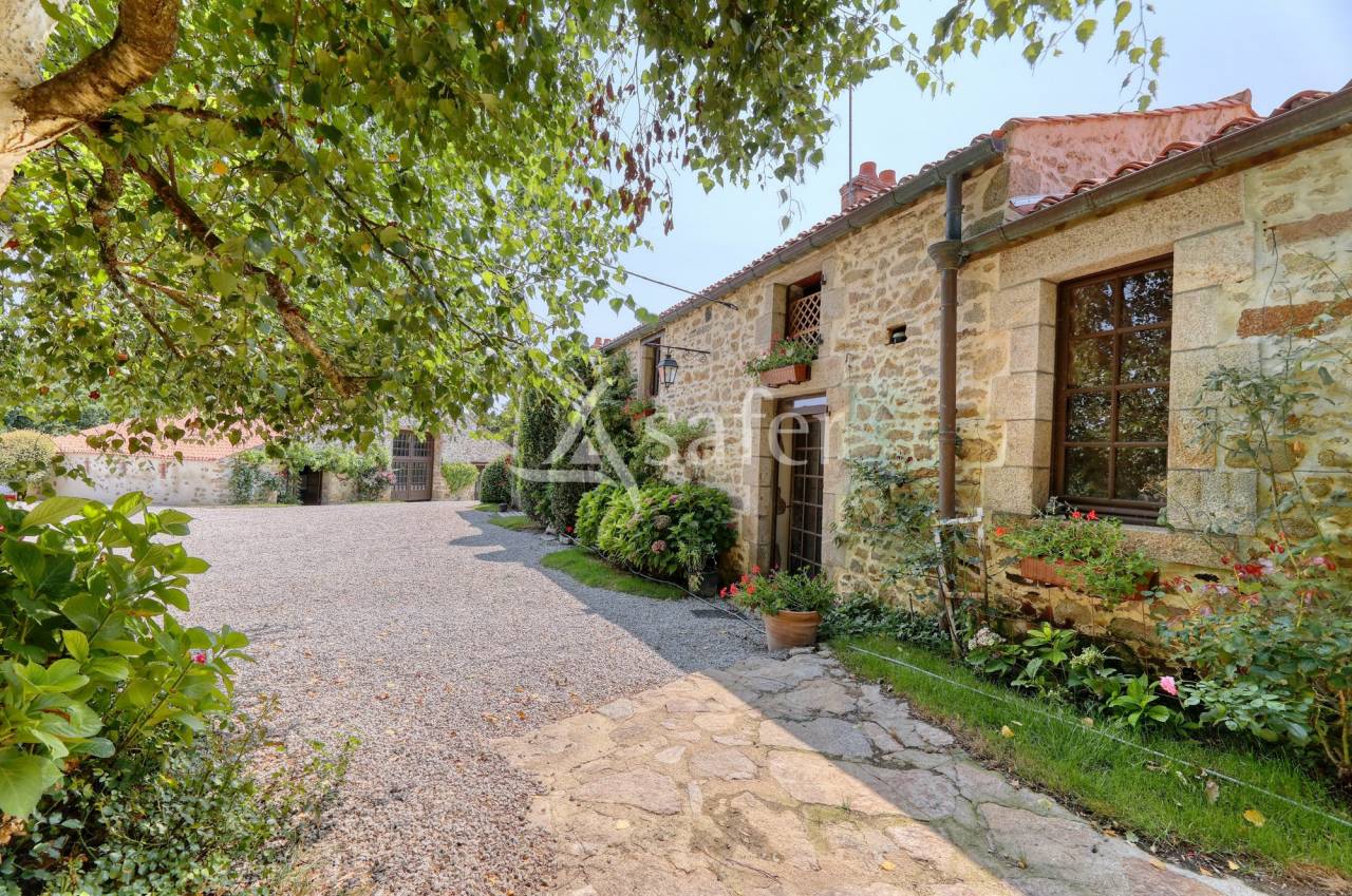 Propiedad ecuestre En venta Vend&eacute;e