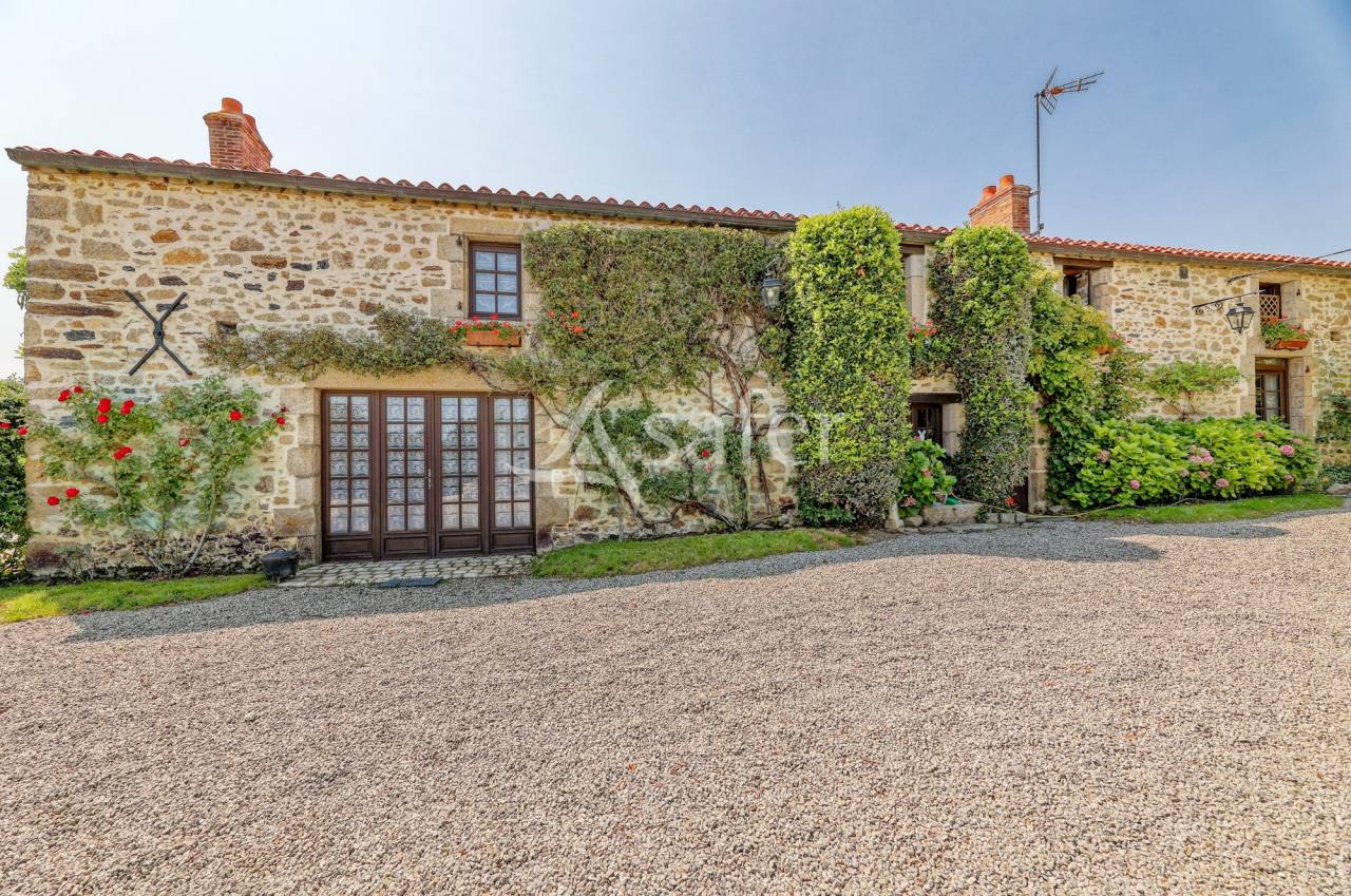Propiedad ecuestre En venta Vend&eacute;e