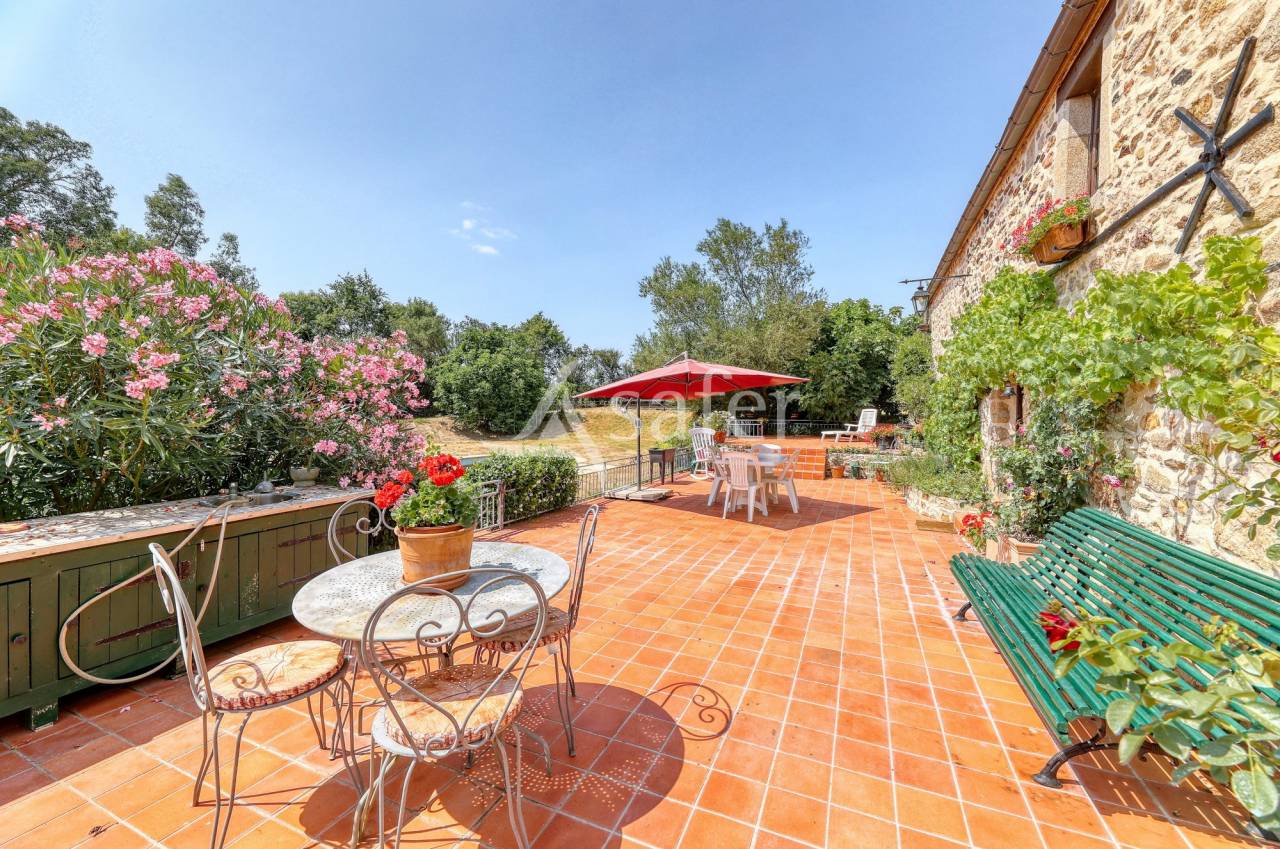 Propiedad ecuestre En venta Vend&eacute;e