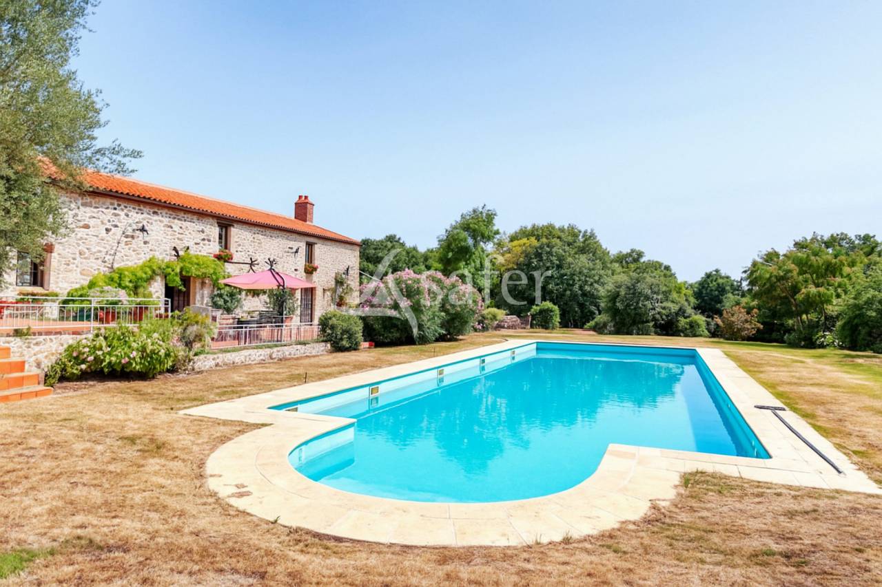 Propiedad ecuestre En venta Vend&eacute;e