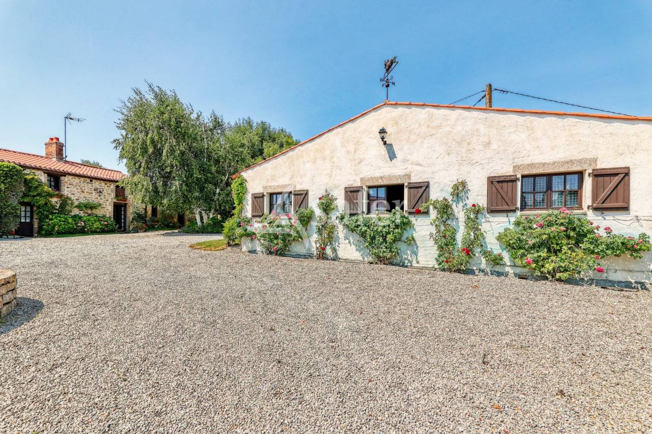 Propiedad ecuestre En venta Vend&eacute;e