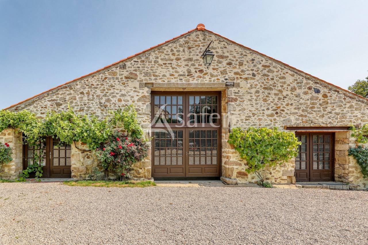 Propiedad ecuestre En venta Vend&eacute;e