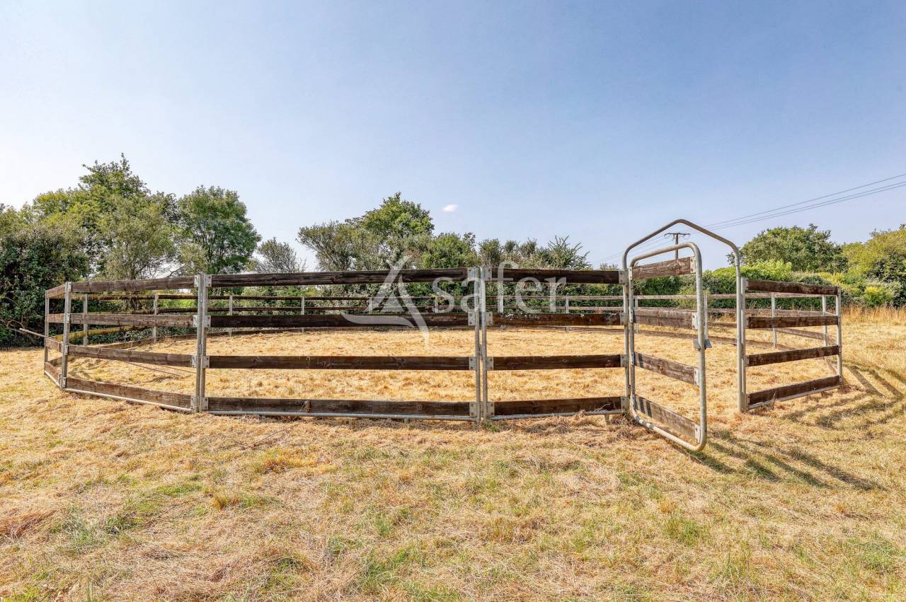 Propiedad ecuestre En venta Vend&eacute;e