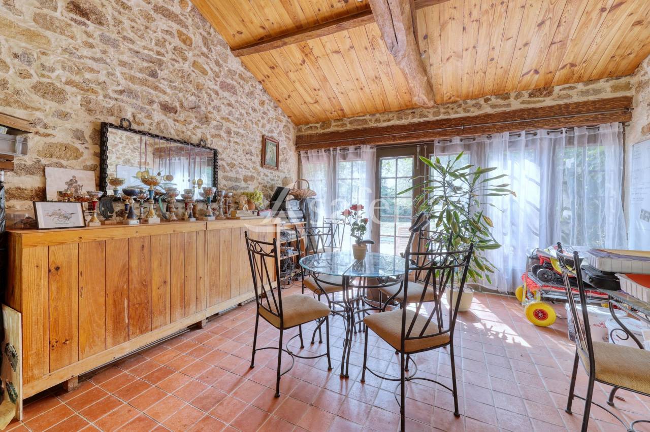Propiedad ecuestre En venta Vend&eacute;e