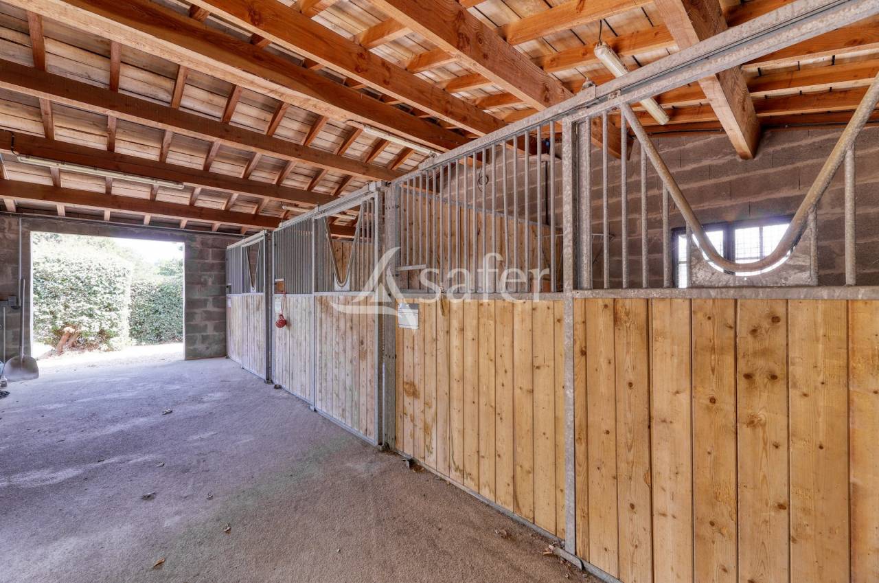 Propiedad ecuestre En venta Vend&eacute;e