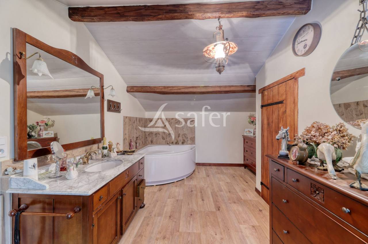 Propiedad ecuestre En venta Vend&eacute;e
