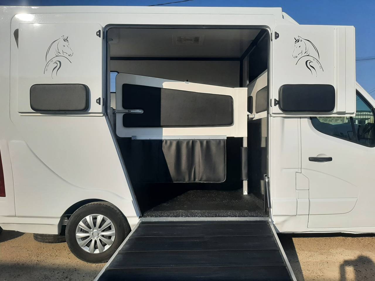 Furgoneta para caballos Renault Master 2018 De segunda mano