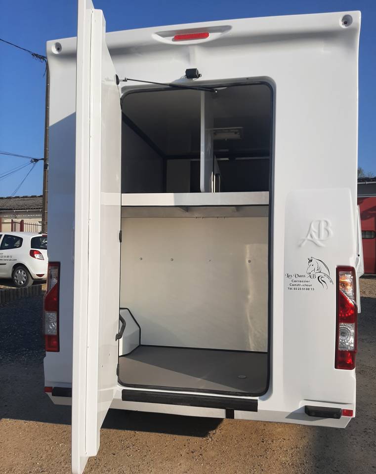 Furgoneta para caballos Renault Master 2018 De segunda mano