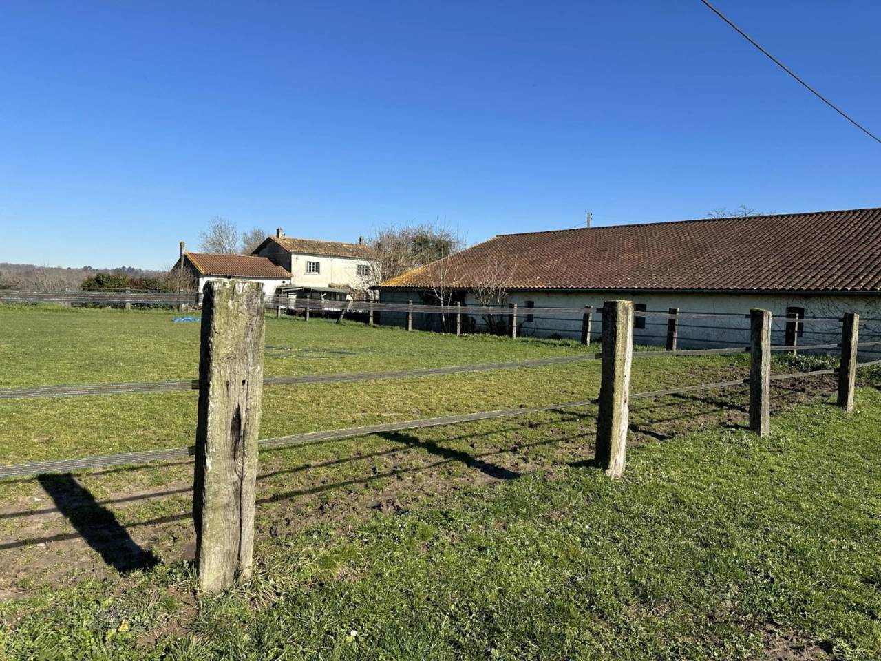 Bonita residencia ecuestre En venta Dordo&ntilde;a